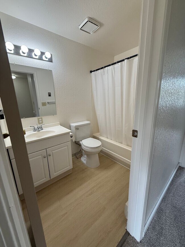 Building Photo - 2208 Wilson Ave