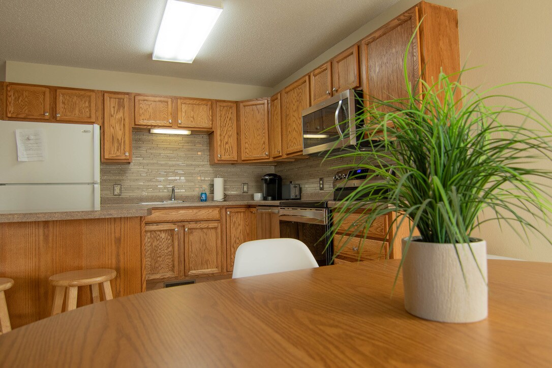 Spacious kitchen - 129 16th St S