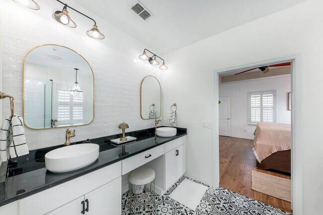 Building Photo - Baldwin Park Beauty! 3 bed/2.5 bath Pool H...
