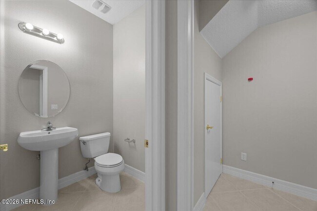 Building Photo - 539 Hedgewood Dr