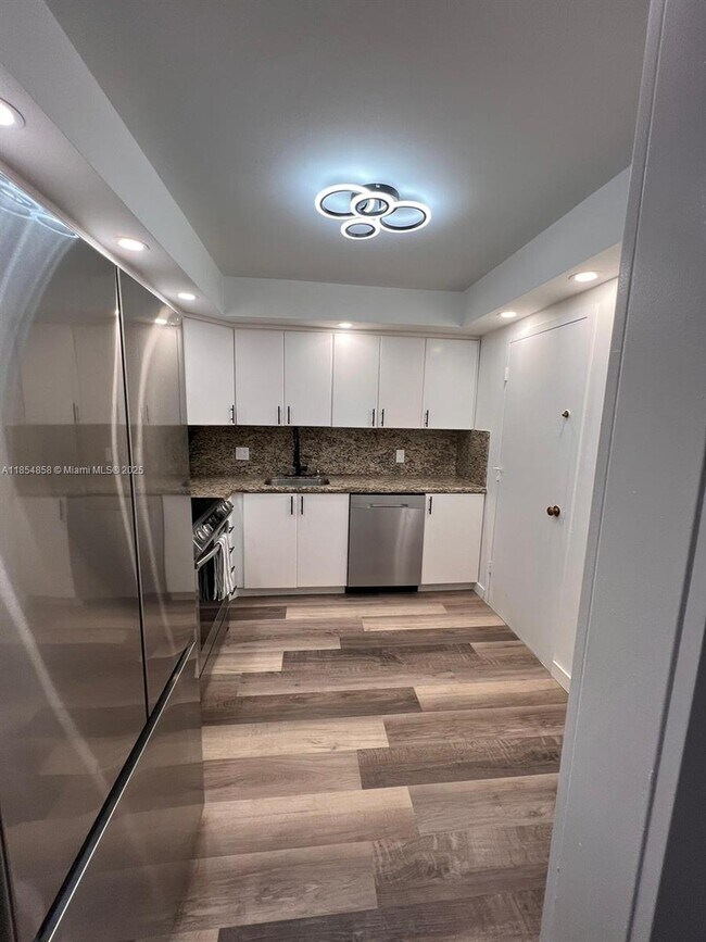 Building Photo - 3800 S Ocean Dr