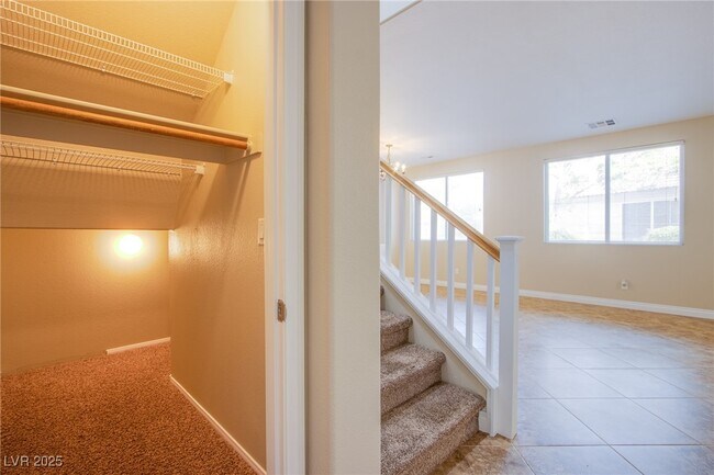 Building Photo - 462 Kirkstone Way
