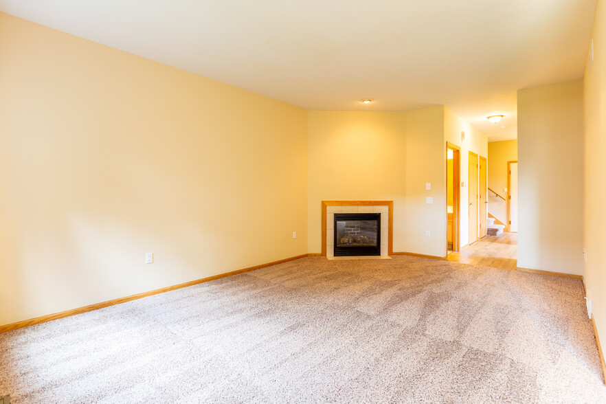 Building Photo - 3745 Maple Grove Dr