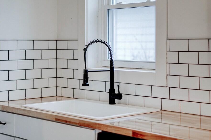 Building Photo - 818 S 31st St