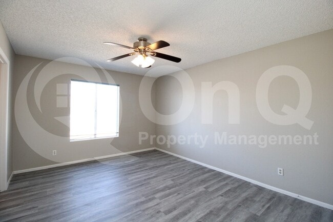 Building Photo - 713 W Mesquite St