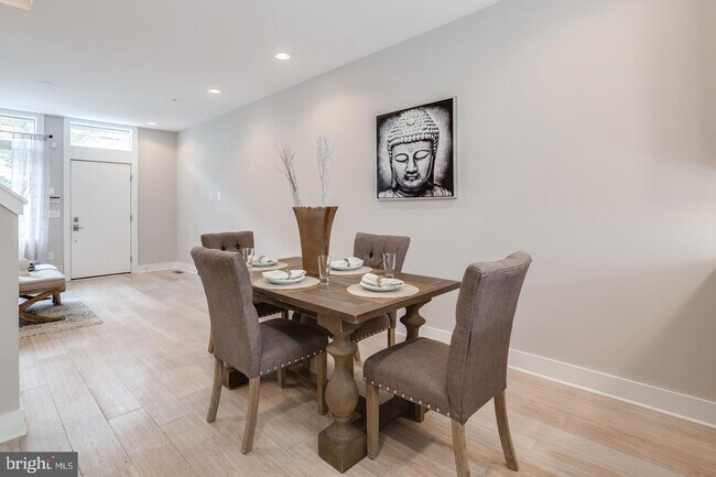 Building Photo - Northern Liberties Townhome with 2 Car Parking