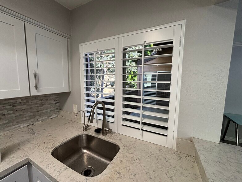 Building Photo - 7972 Mission Center Ct