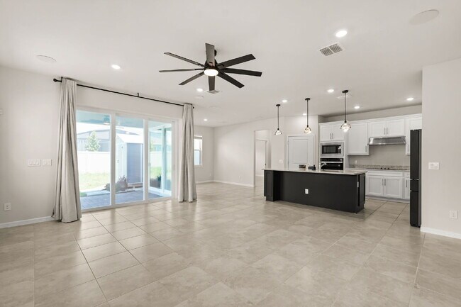 Building Photo - 2715 Clear Night Ave