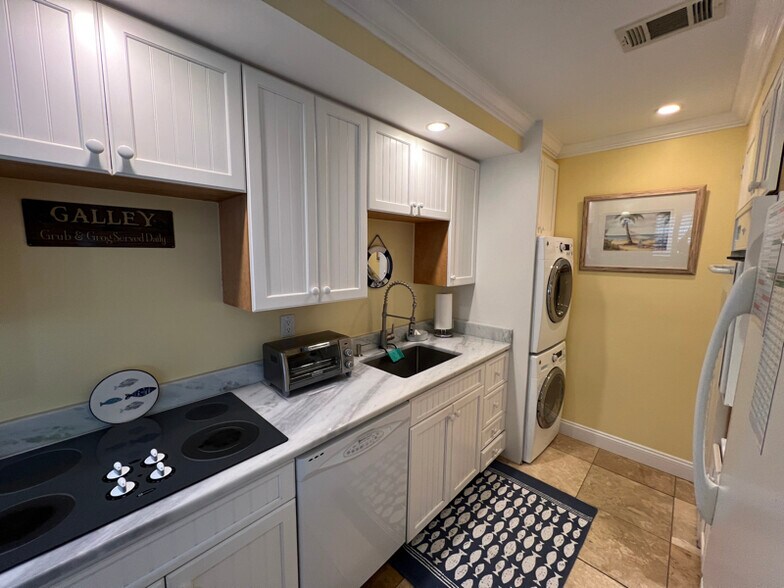 Building Photo - 5164 Beach Dr SE