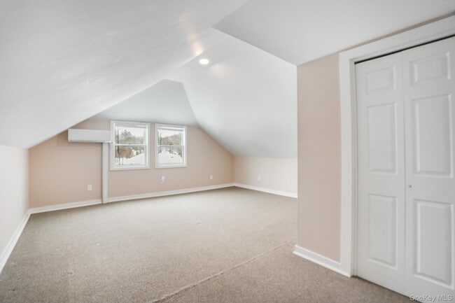 Building Photo - 18 Ketcham Dr