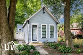 Building Photo - 1121 E 9th St