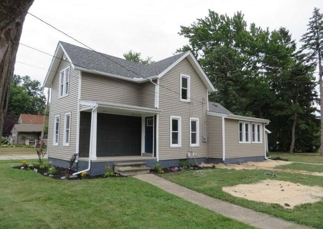 Building Photo - 3153 Clague Rd