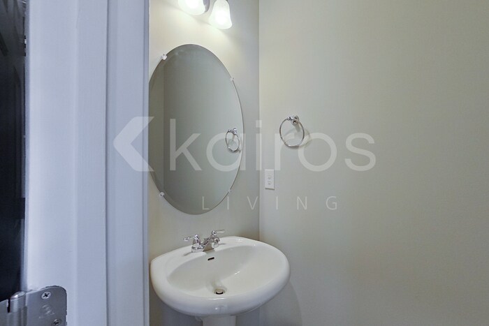 Building Photo - 844 Silent Barge Cv