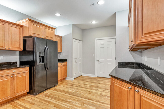 Building Photo - 4666 Sagewood Cir