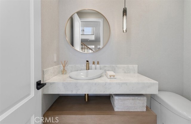 Building Photo - 2401 Bayshore Dr