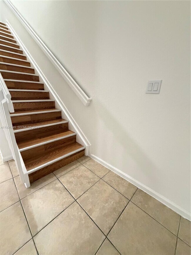 Building Photo - 1415 NW 34th Way