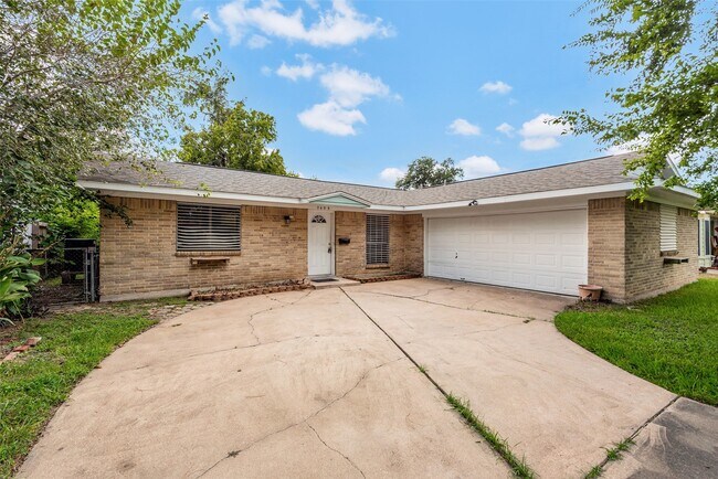Building Photo - 7422 Oriole St