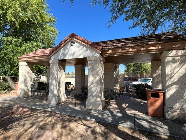 Building Photo - 2 Bedroom Townhome in the Stone Gate Commu...