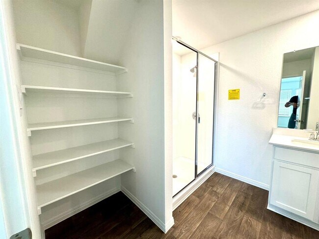 Building Photo - 346 Gladiola Lp