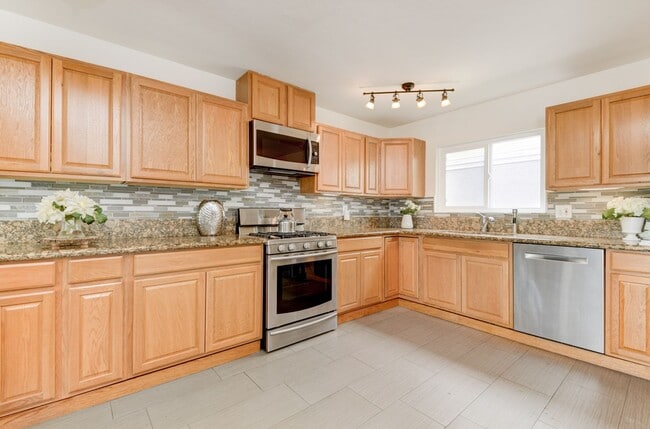 Building Photo - Furnished right by the beach in Imperial beach