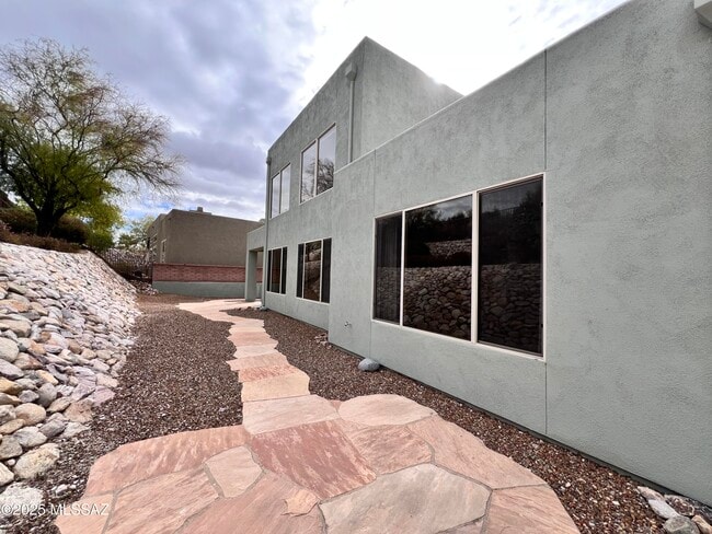 Building Photo - 7449 E Ridge Point Rd