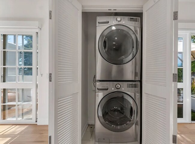 Building Photo - Hidden-Gem Townhouse in WeHo: 2 Bed/2.5 Bath, Private Entrance + Patios, 2 Parking, Norma Triangle