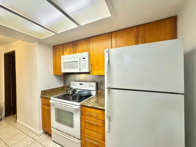 Building Photo - Beautiful Ground-Floor Condo Near Microsoft