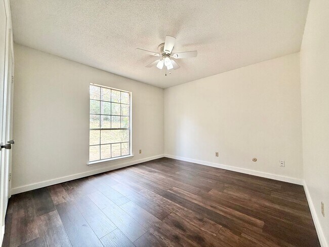 Building Photo - 1906 Brownwood Rd