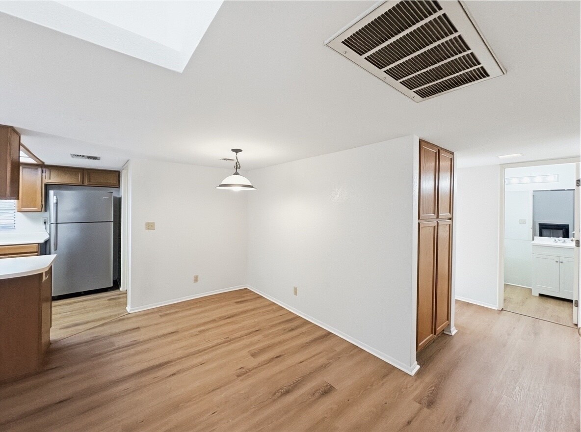 Building Photo - 2020 W Union Hills Dr