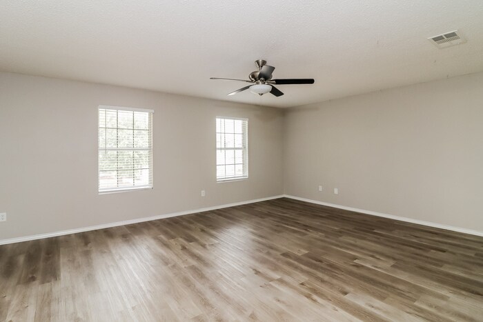 Building Photo - 525 Linacre Dr