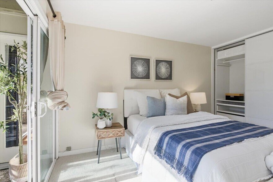 Building Photo - 280 Easy St