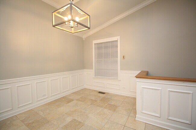 Building Photo - 698 Fieldcrest Dr