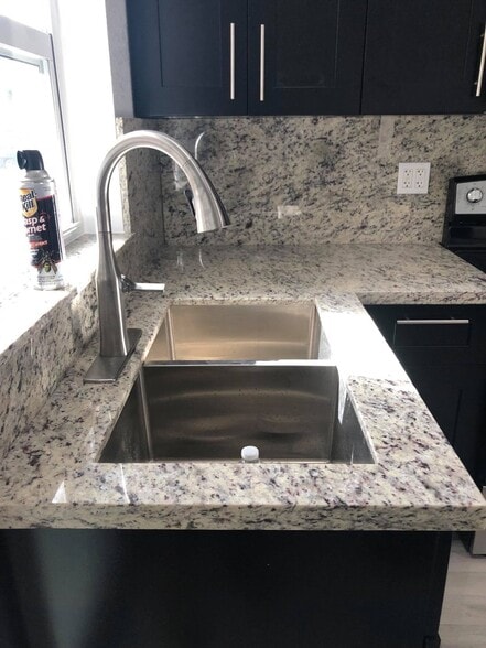 Building Photo - 634 SE 4th Pl