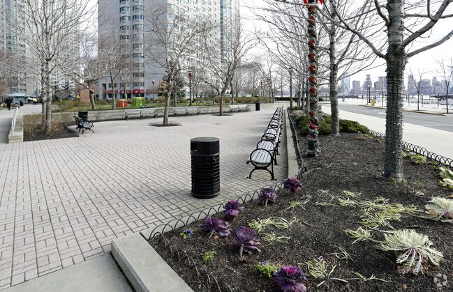 Building Photo - Waterside Square South