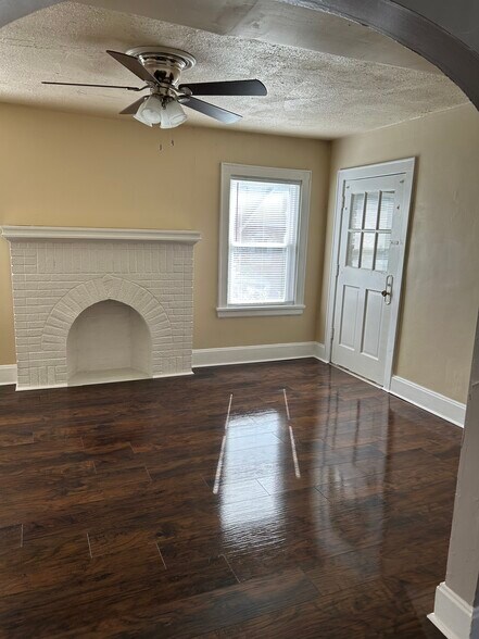 Building Photo - 1802 Lawn Ave