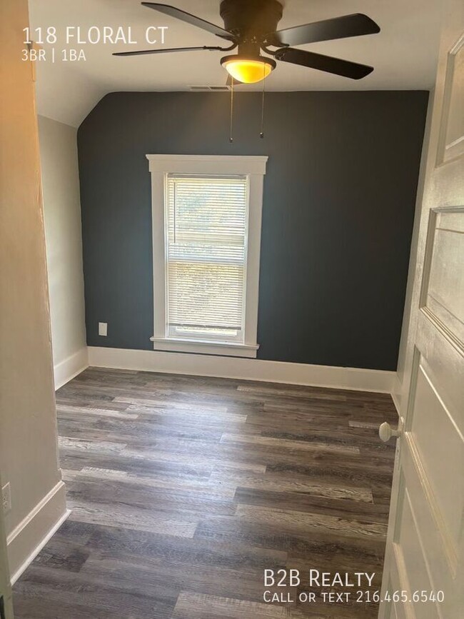 Building Photo - 118 Floral Ct