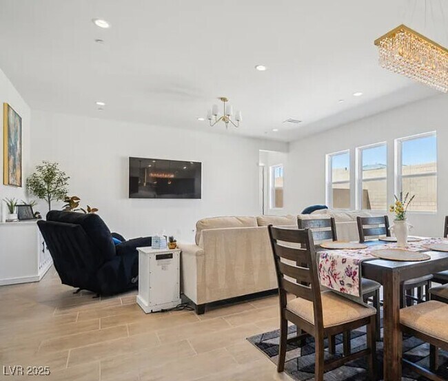 Building Photo - 9031 Coastal Oaks St