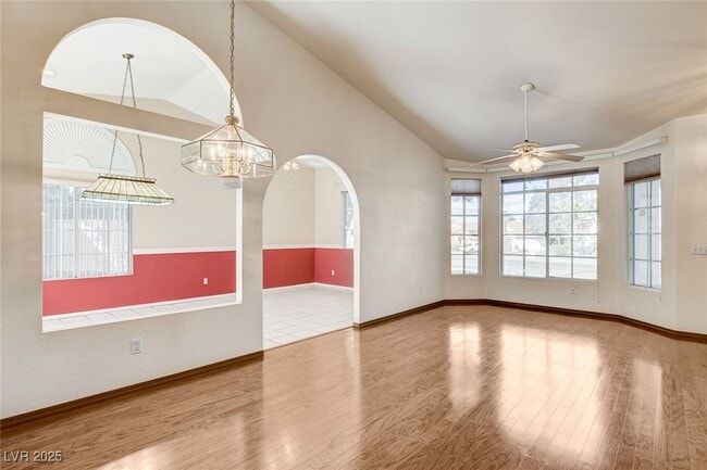 Building Photo - 114 E Tamarack Dr