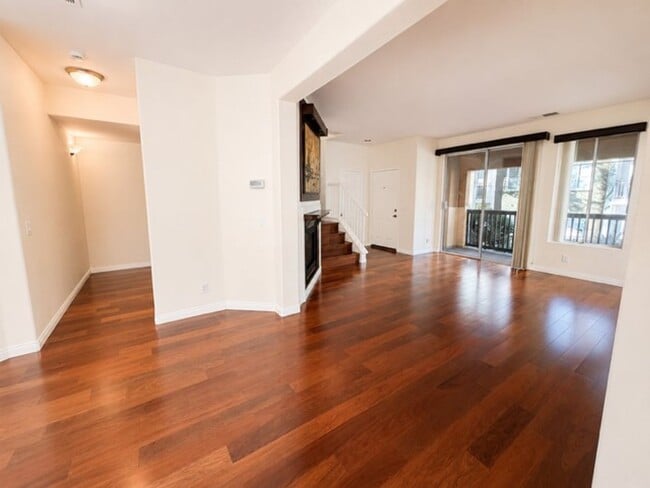 Building Photo - 910 Camino De La Reina