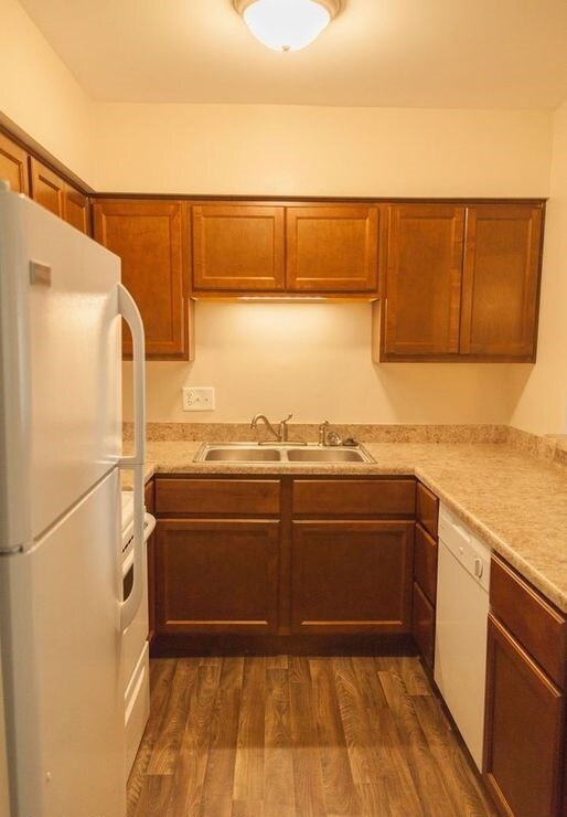 Building Photo - 2715 Riverside Dr