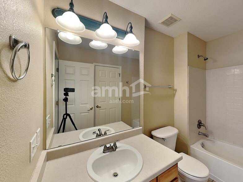 Building Photo - 1473 Bergen Rock St