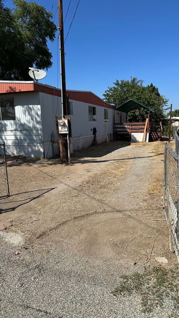 Building Photo - 2 Bedroom / 1 1/2 bathroom home in Perris