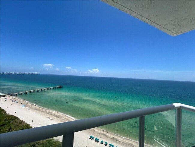 Building Photo - 16425 Collins Ave