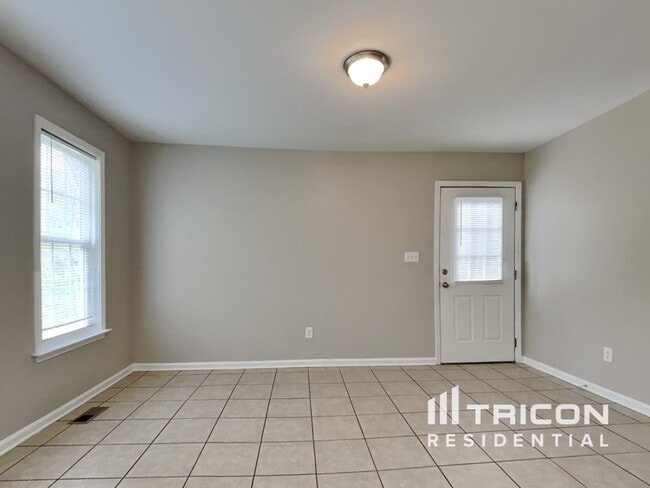 Building Photo - 3012 Brittany Dr