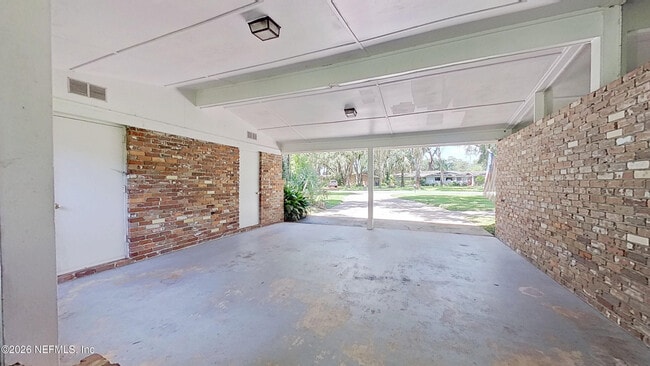 Building Photo - 1301 Kings Rd