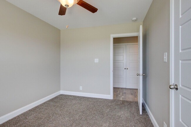 Building Photo - 1121 Cardinal Creek Dr