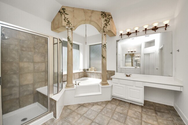 Building Photo - 3811 Parkside Dr