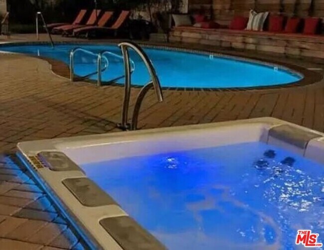 Building Photo - 2721 2nd St