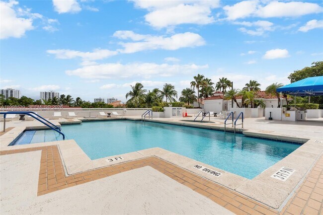 Building Photo - 3598 Yacht Club Dr