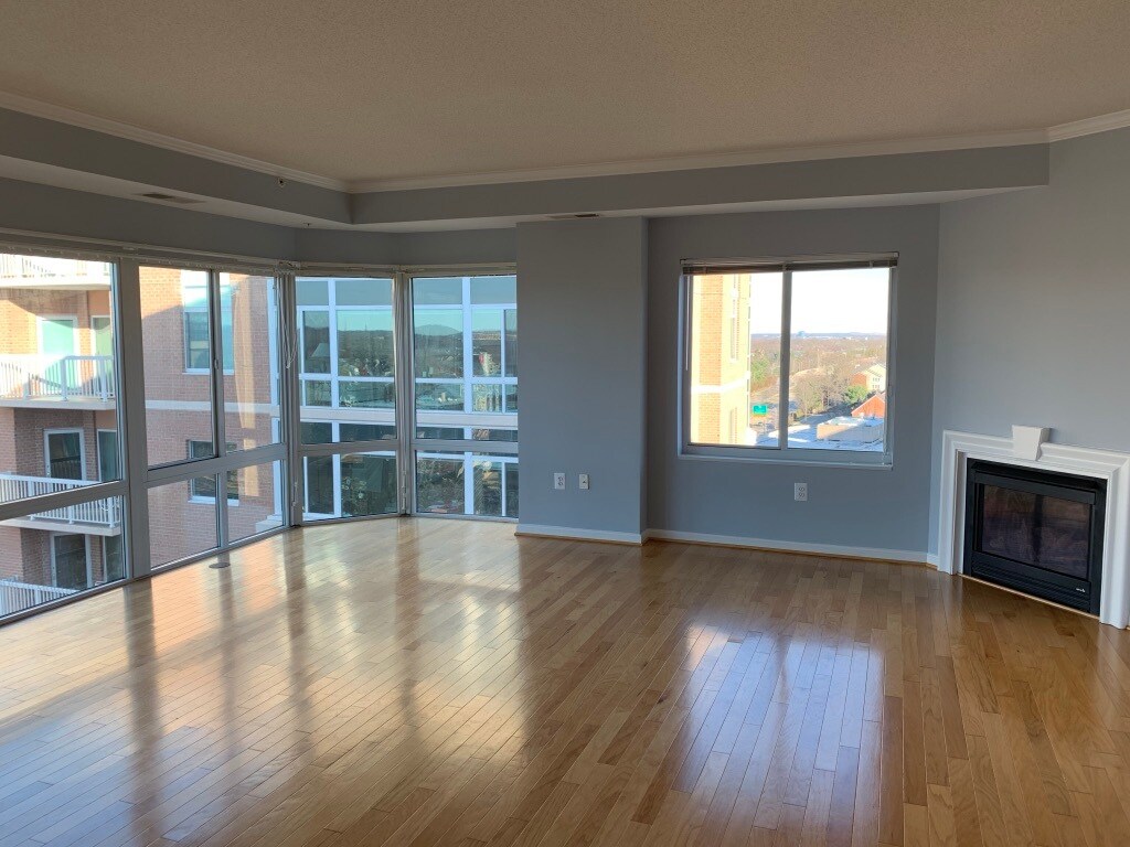 Building Photo - 3101 N Hampton Dr